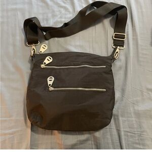 Baggallini black top main zip section & 2 front zip compartments Crossbody